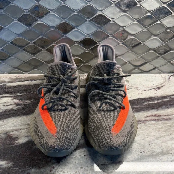 adidas Yeezy Boost 350 V2 - Picture 2 of 5